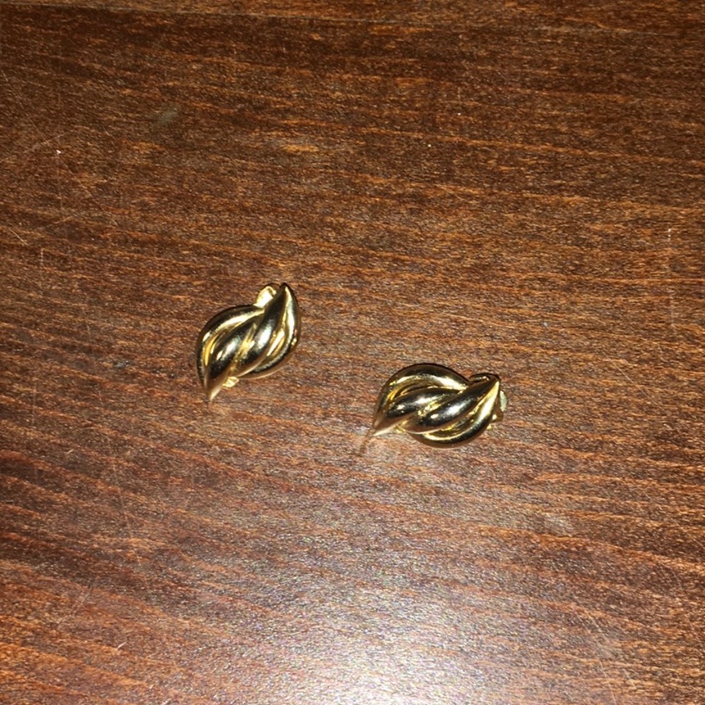 Clip On Vintage Monet Goldtone Shell Earrings